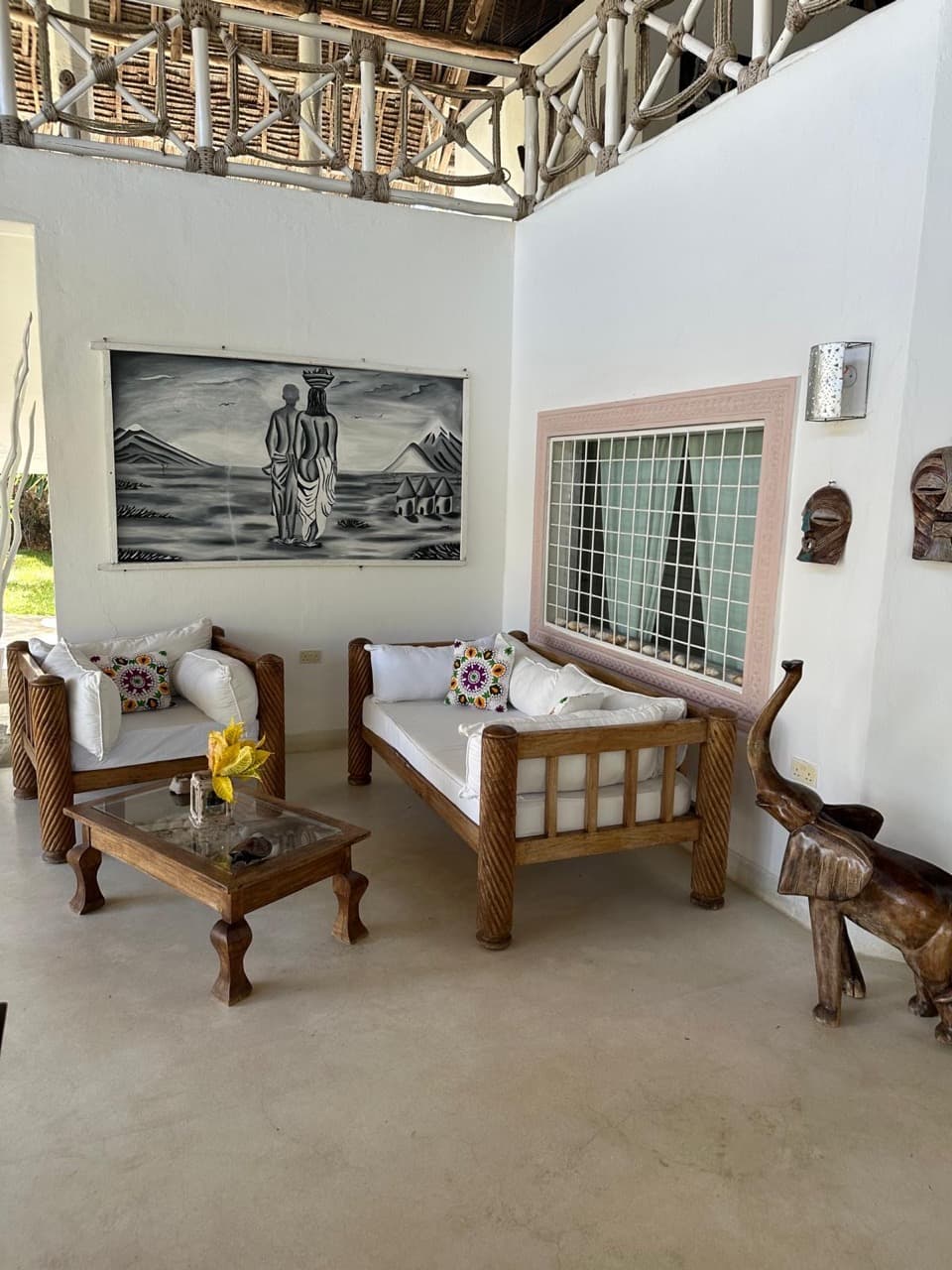 Lounge corner with African decor at the private villa in Watamu