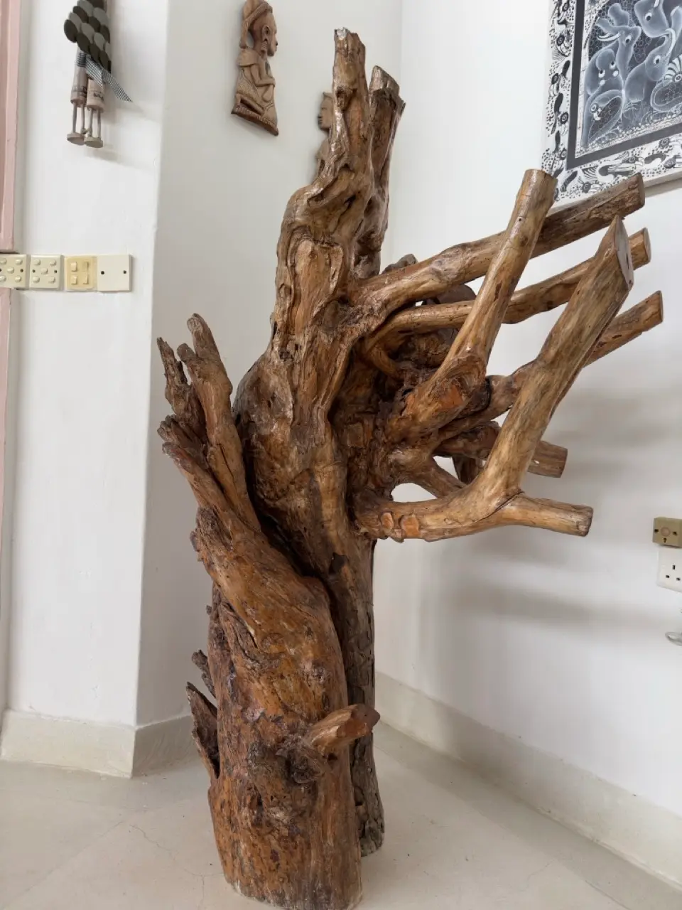 Scultura in legno di artigianato Swahili nella villa di Watamu