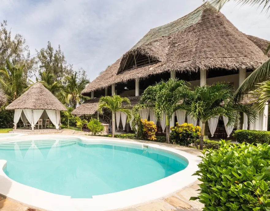 Private pool with sun loungers, Villa Chris House Watamu