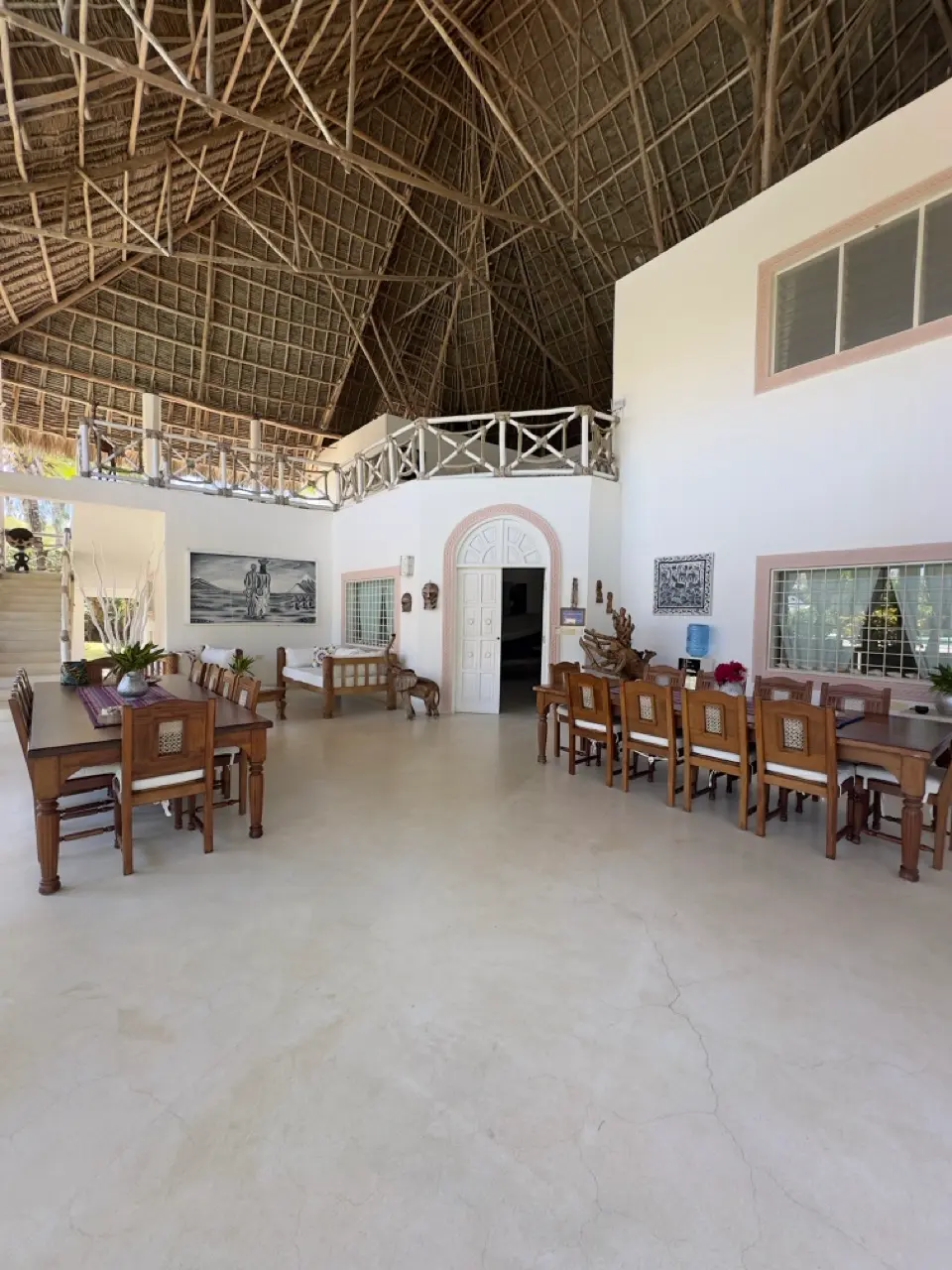 Dining veranda with thatched roof, Villa Chris House Watamu